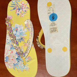 Brand NWT Yellow Floral Summer Sandals Size 9